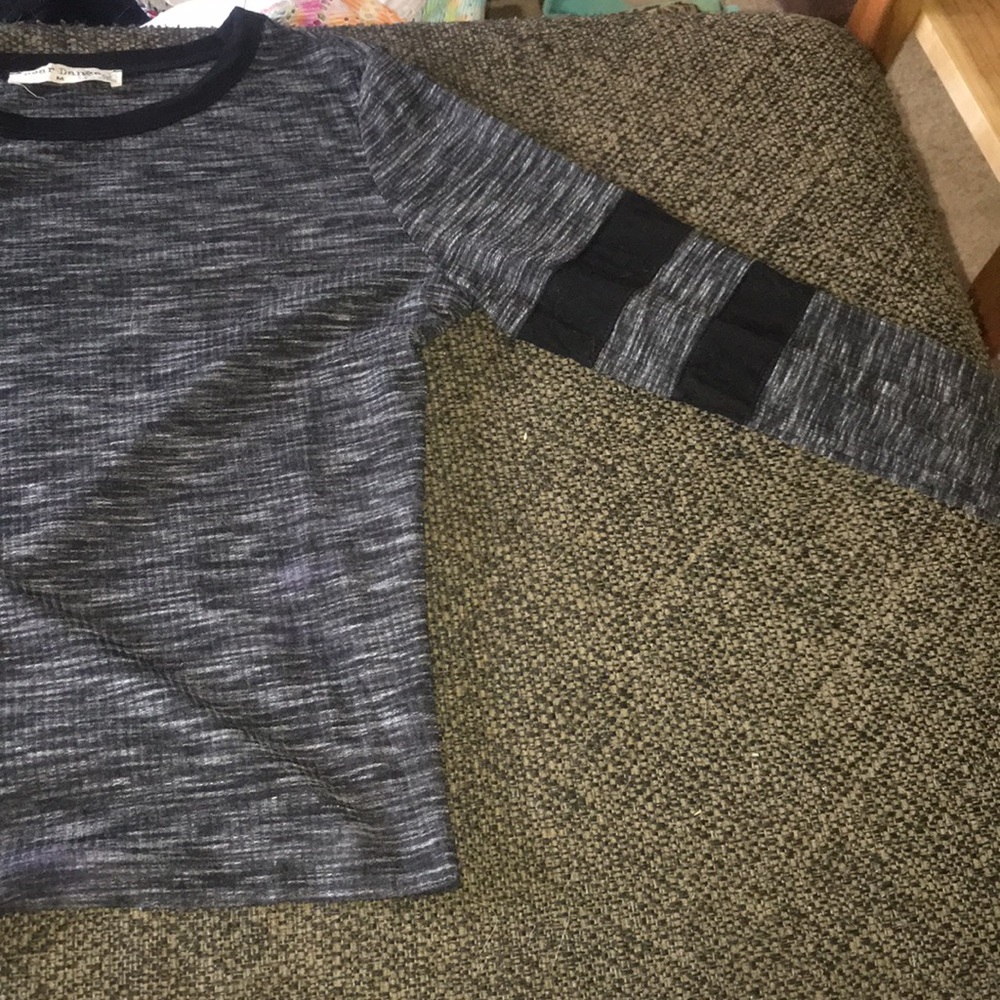 black and white cropped long sleeve